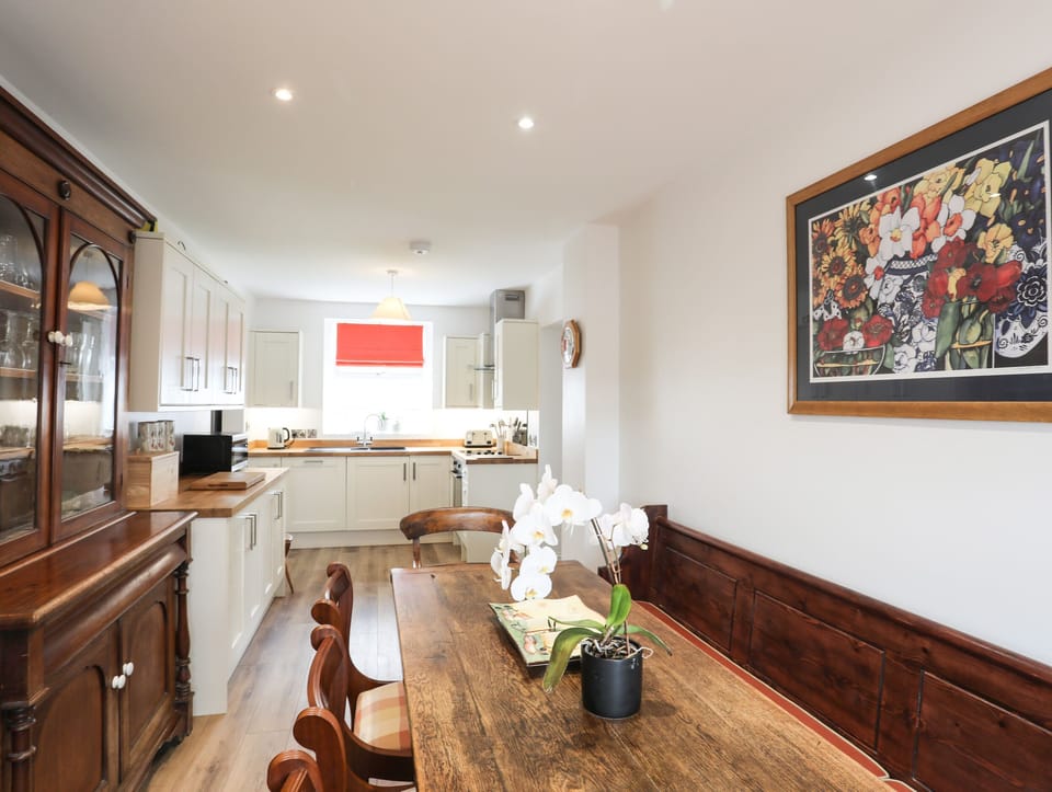 Cottage | Private kitchen | Fridge, microwave, dishwasher, electric kettle
