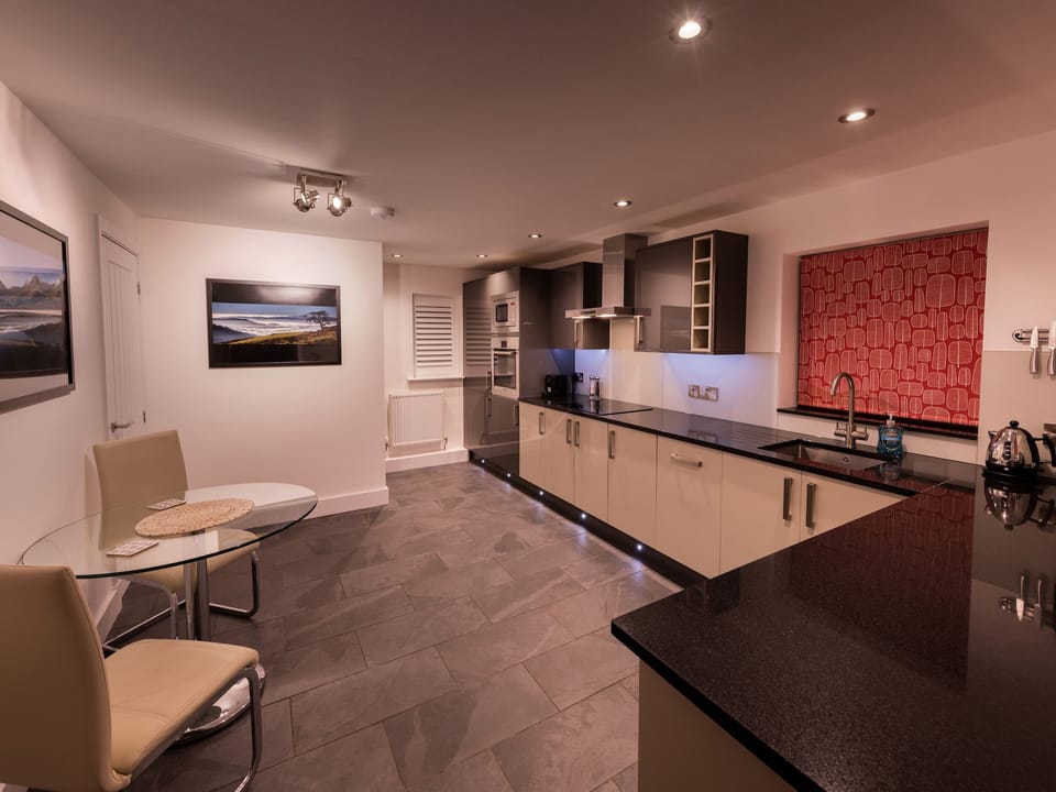 Cottage | Private kitchen | Fridge, microwave, dishwasher, electric kettle