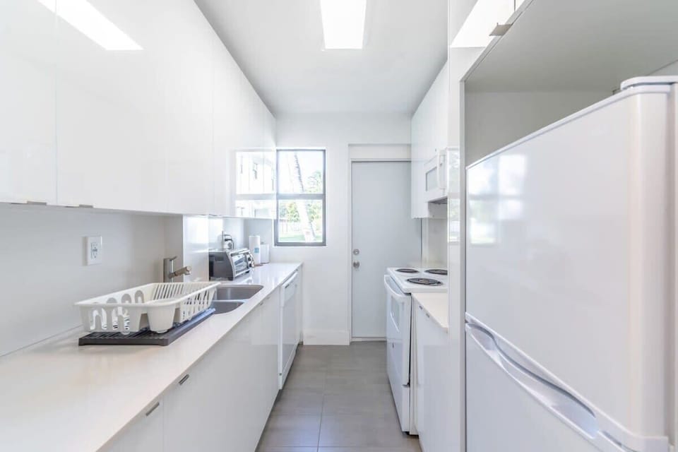 Super kitchen space with all you need for preparing meals at home.
