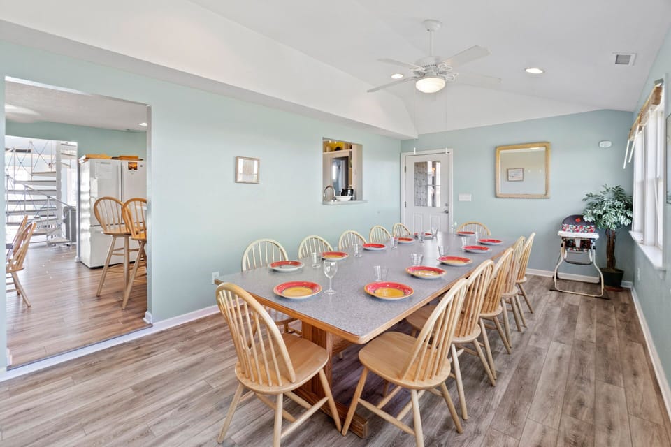 10-Surf-Or-Sound-Realty-975-Feat-in-The-Sand-Dining-Area-10