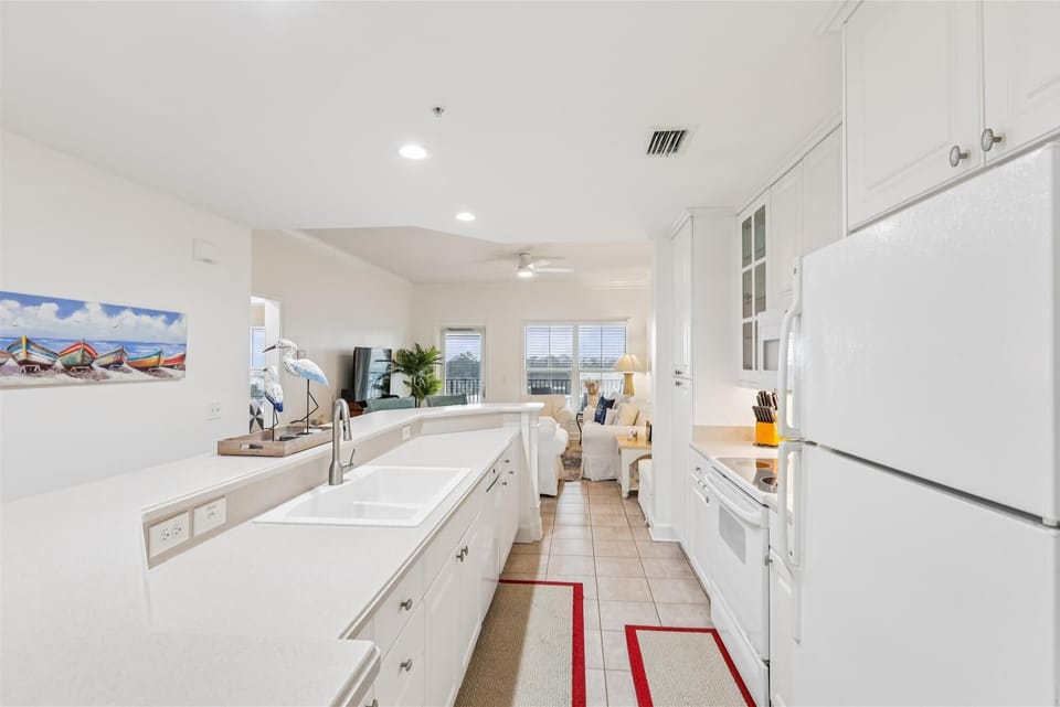 Kitchen at 504 North Shore Place