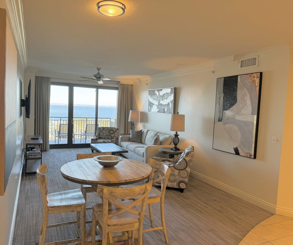 Living/Dining overlooking Crab Island and Destin Harbor
All new furniture