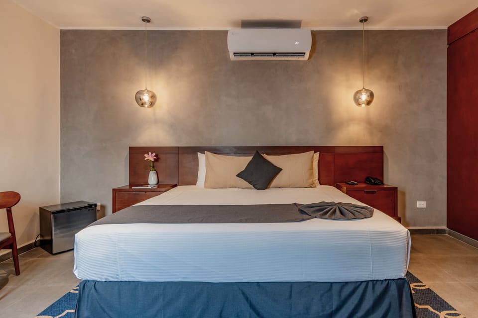 Deluxe Studio Suite | Premium bedding, in-room safe, desk, blackout drapes