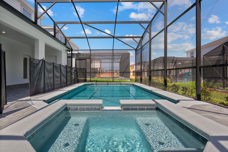 Luxurious Pool and Spa (Pool/Spa Heat & Grill Rentals Available for Additional Fee)