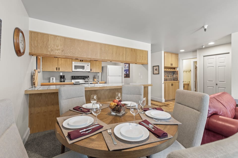 The dining area with seating for 5 guests.
