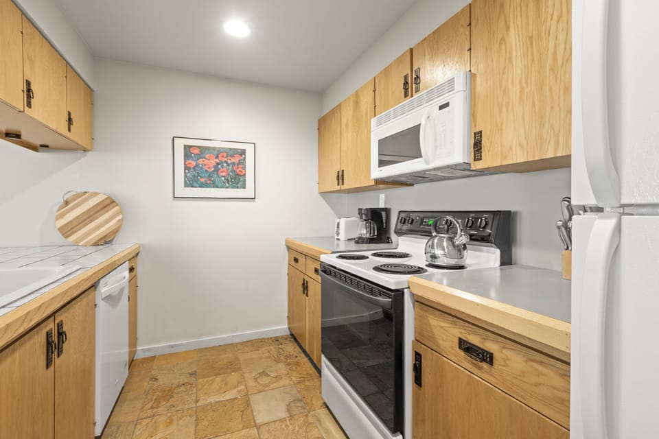The well equipped galley kitchen.