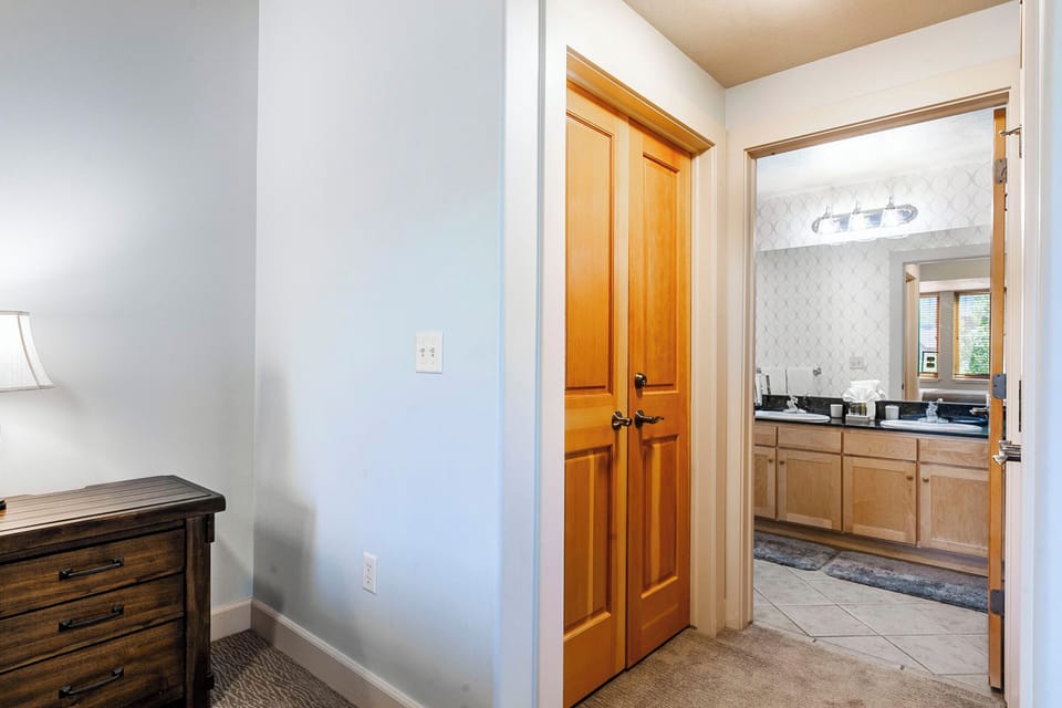 Upstairs Bathroom with Bathtub/Shower Combo