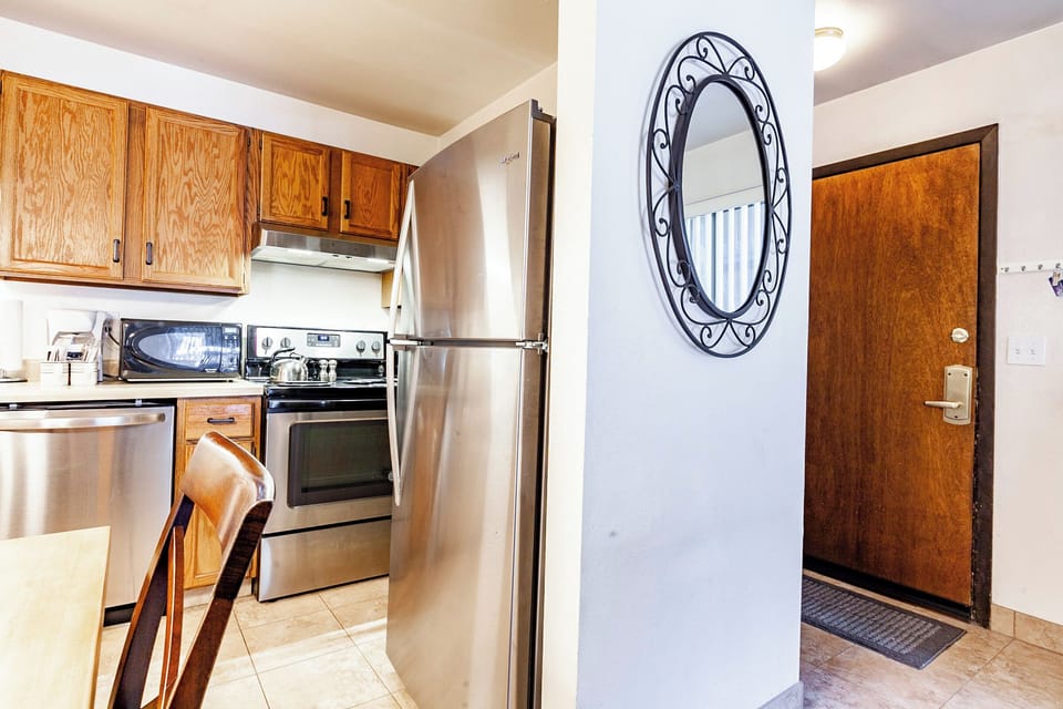 Kitchen / Entry