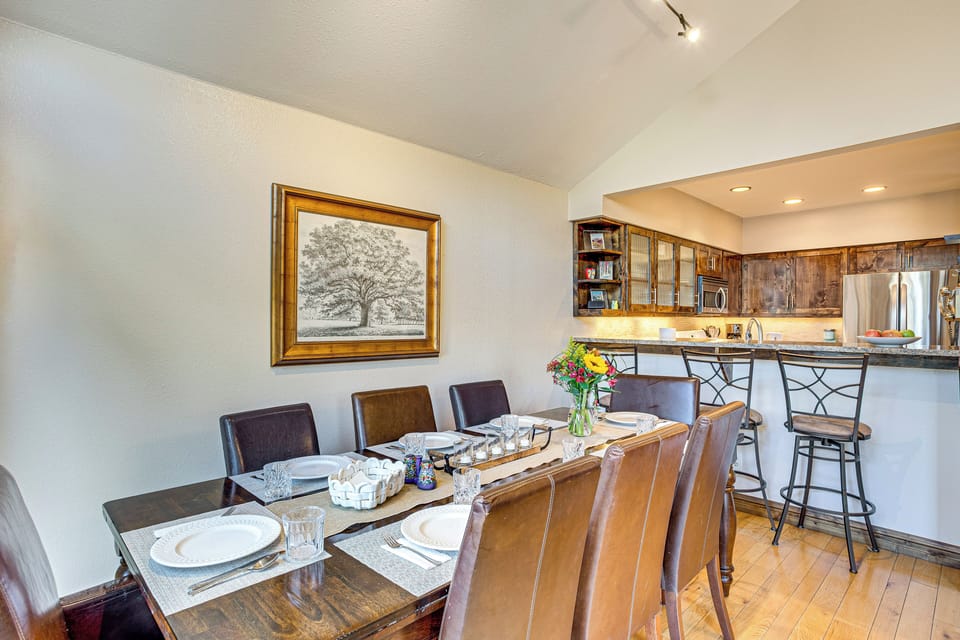 Dining Area | Dishware Provided
