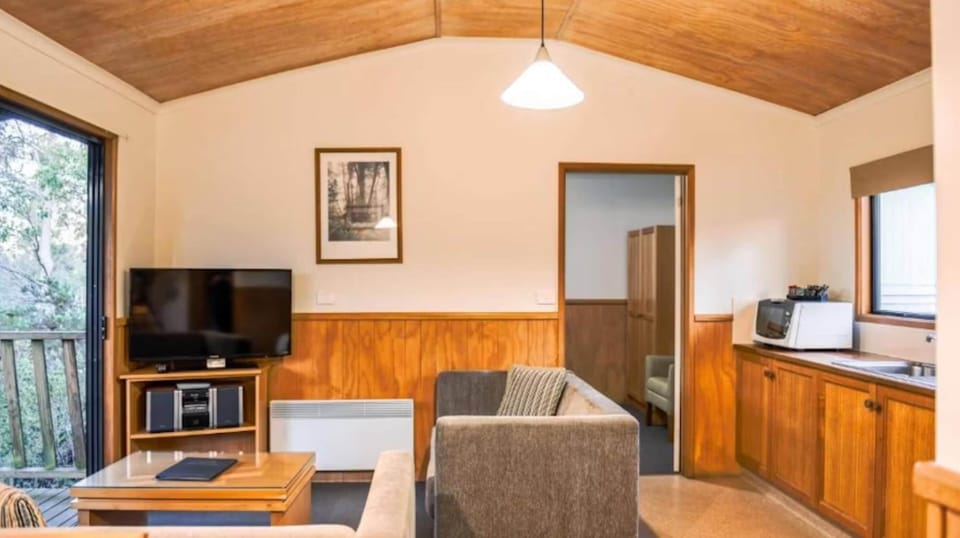 Superior 2 Bedroom Chalet - Sleeps 4 | Living area