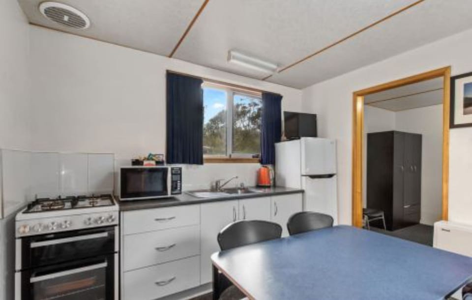 Standard Cabin - Sleeps 6 | Private kitchen
