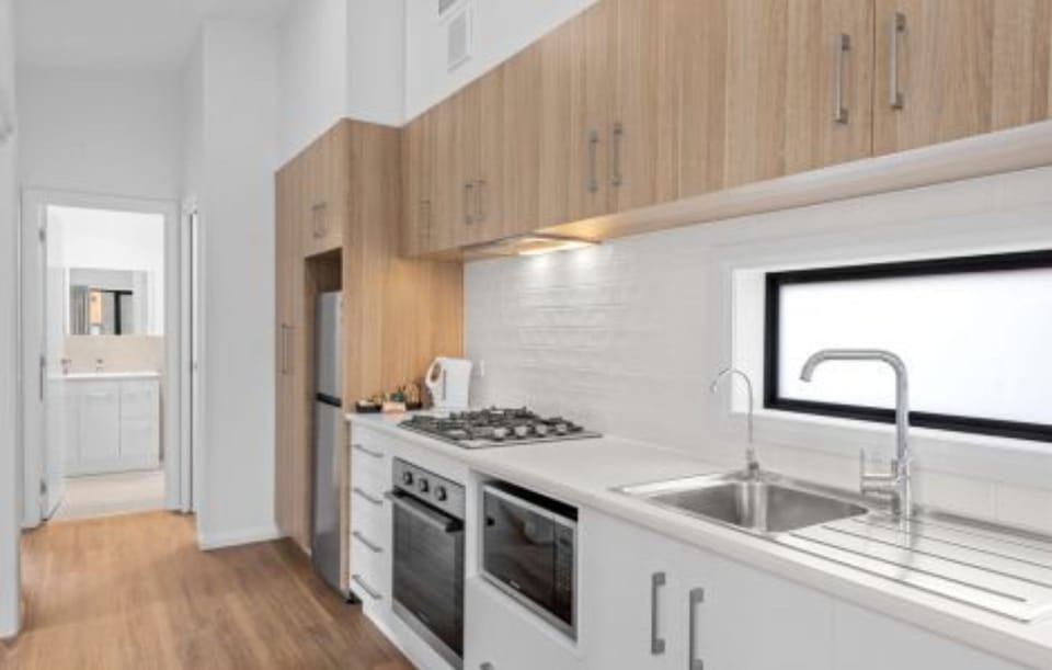 Deluxe 2 Bedroom Cabin - Sleeps 4 (2 Queens) | Private kitchen