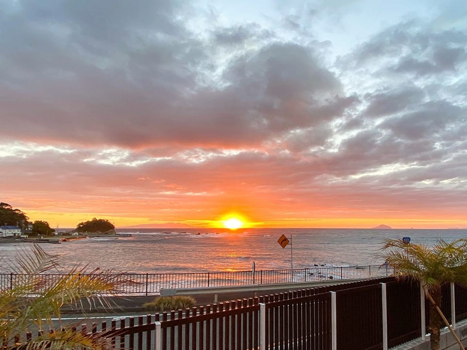 ・ You can enjoy barbecue, pool, ore bath in front of the sea of Izu.
