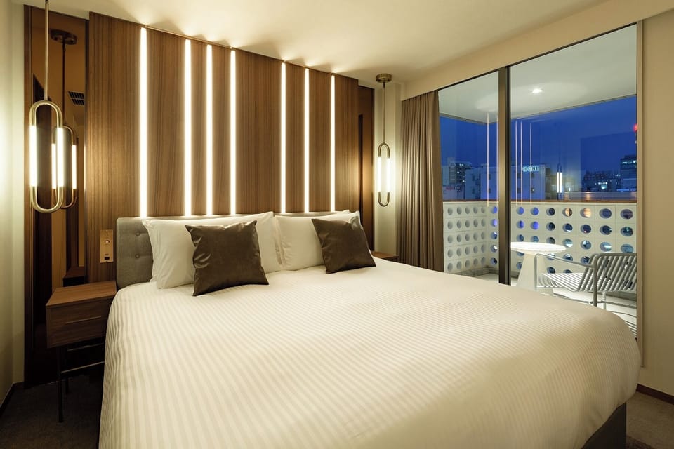 Deluxe King Riverside Balcony (Example)