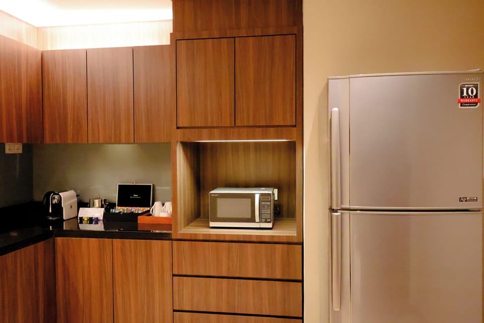 Premier Suite | Private kitchen | Coffee/tea maker