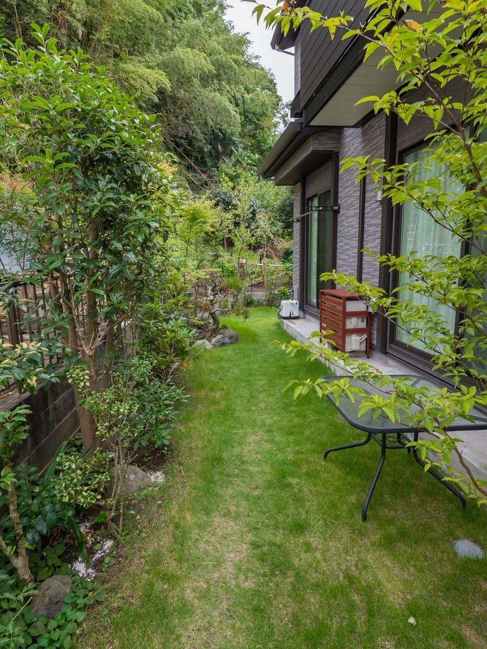 Not large but with garden and breakfast available (Gardens to Get Relaxed)
