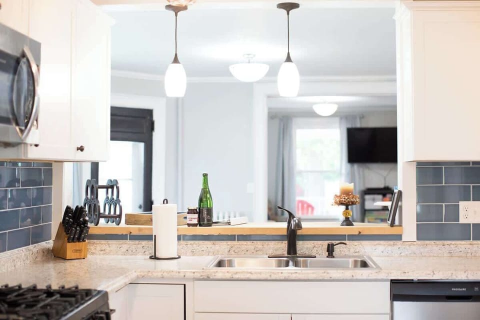 Eat-in Kitchen- Chat with the cook or sip wine while meals are prepped.