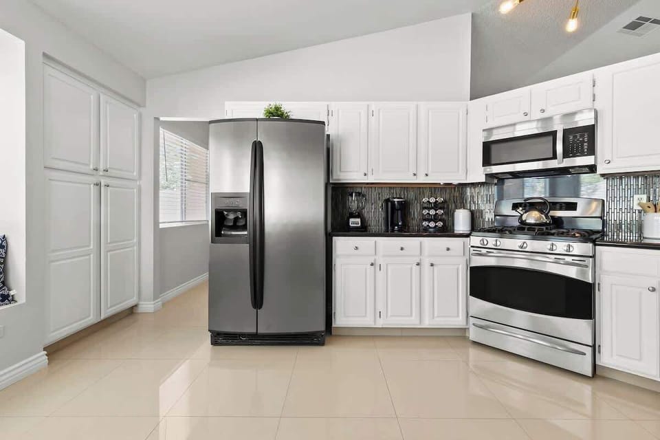 Our kitchen features new stainless steel appliances, fully stocked for the chefs of your group :)