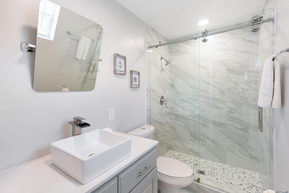 En-suite to Bedroom 1
Walk in Shower