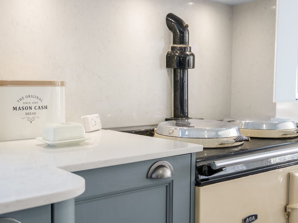 Cottage | Private kitchen | Fridge, dishwasher, electric kettle, toaster