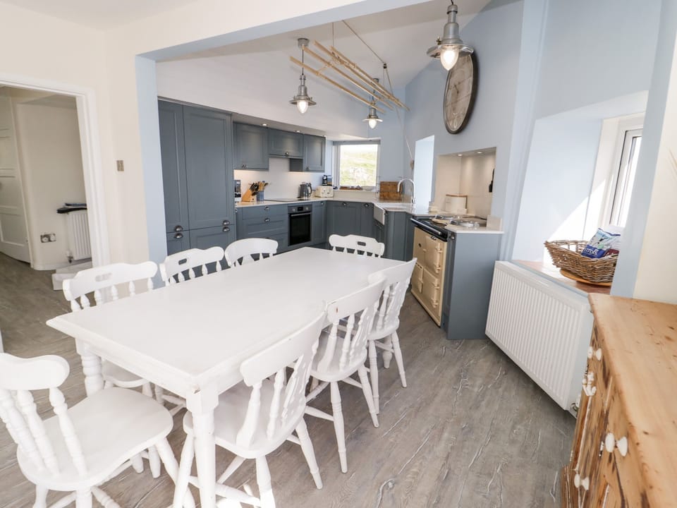 Cottage | Dining