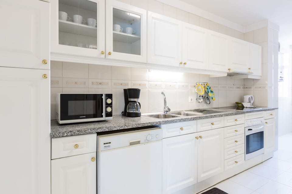 Apartment, 3 Bedrooms | Private kitchen | Fridge, microwave, oven, stovetop