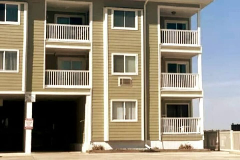 Front of condo top right corner unit 
