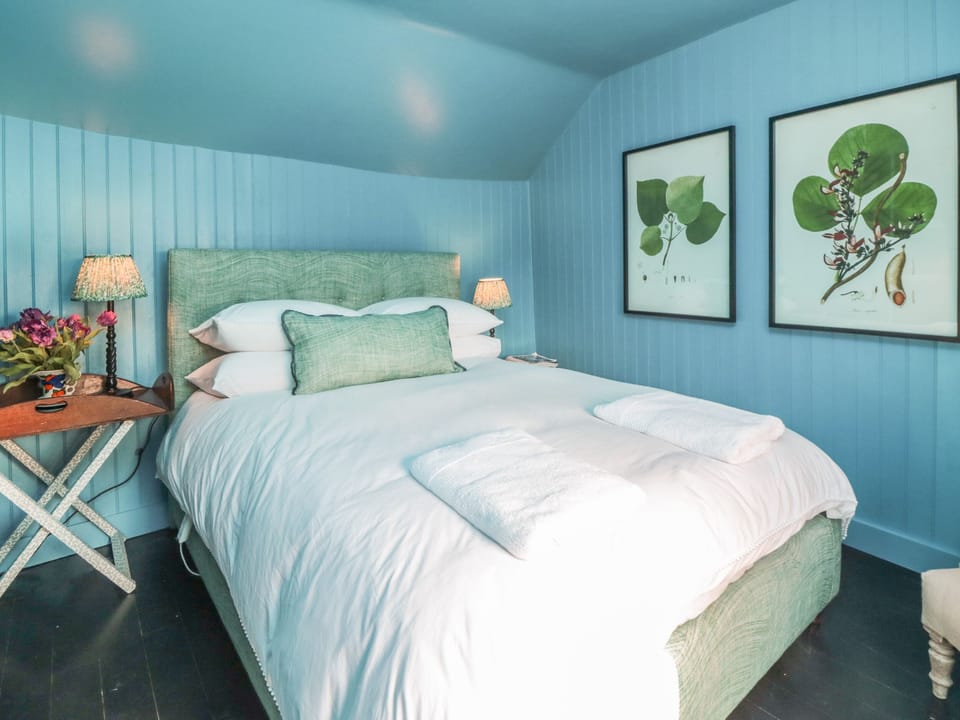 Cottage | 1 bedroom, individually decorated, individually furnished, free WiFi
