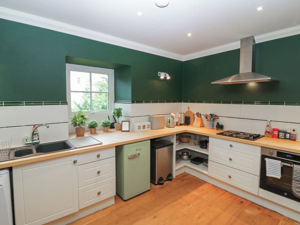 Cottage | Private kitchen | Fridge, microwave, dishwasher, electric kettle