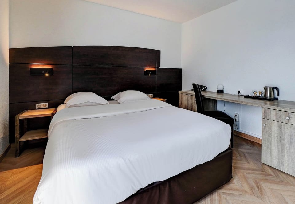 Standard Double Room | Premium bedding, in-room safe, desk, blackout drapes