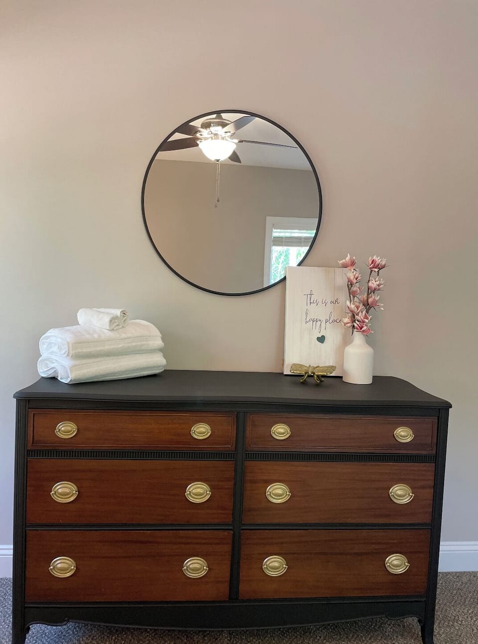 Guest Room 2: Queen Bed