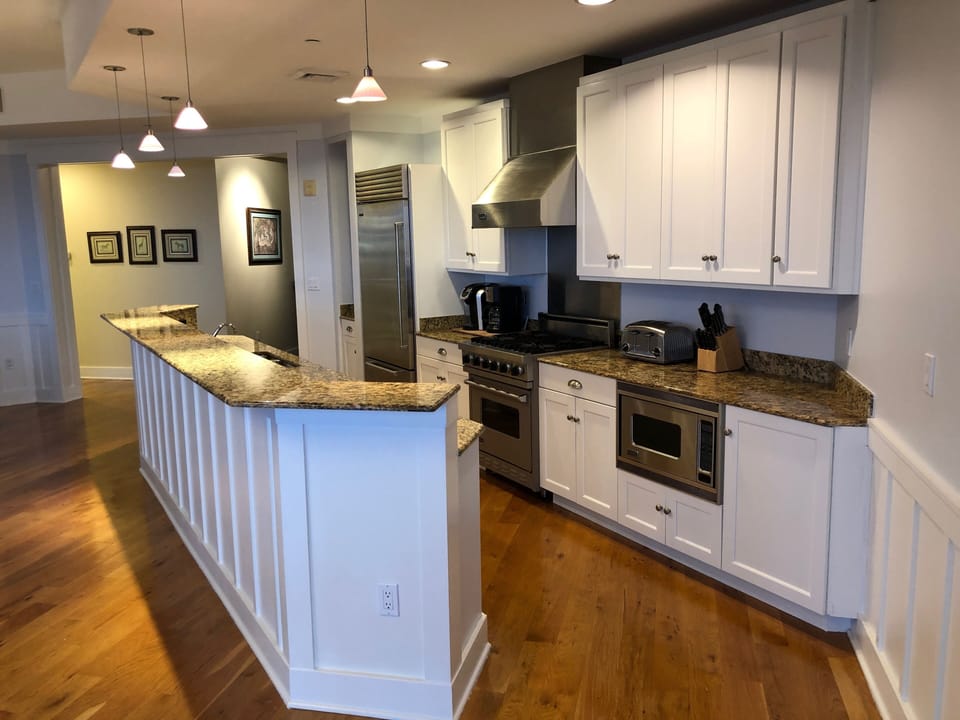 Breathtaking kitchen - part of huge great room