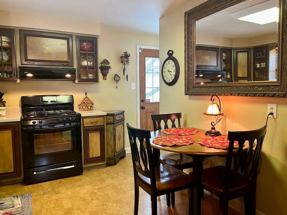 Kitchen table with seating for up to 4