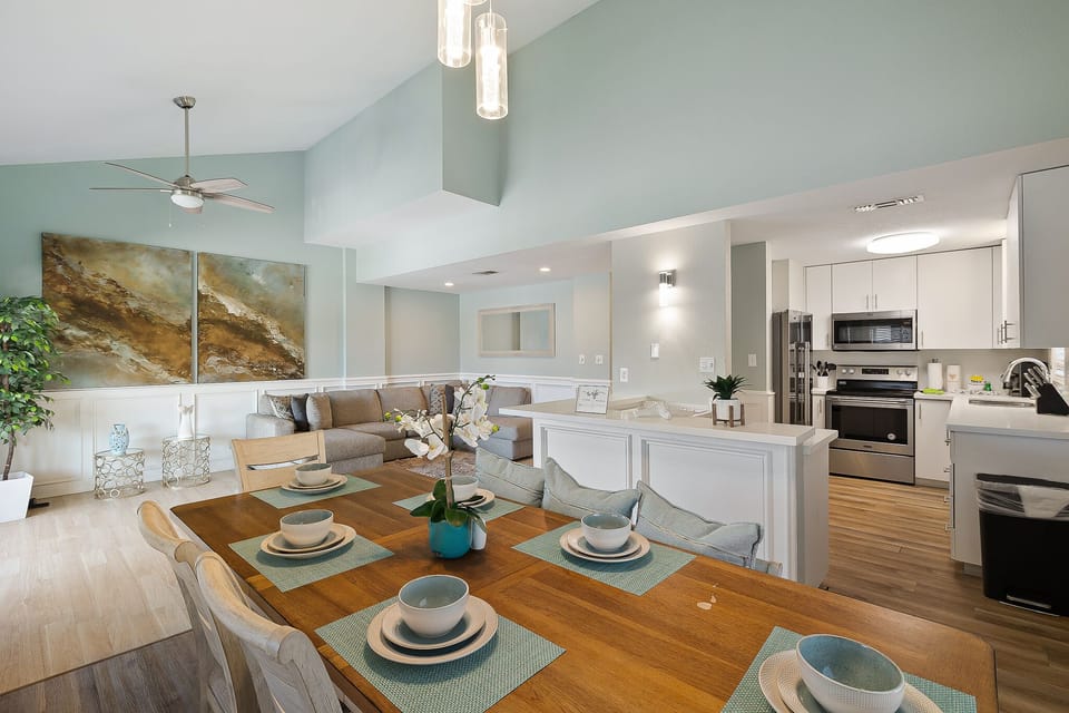 Semi-open concept living room, kitchen & dining area.