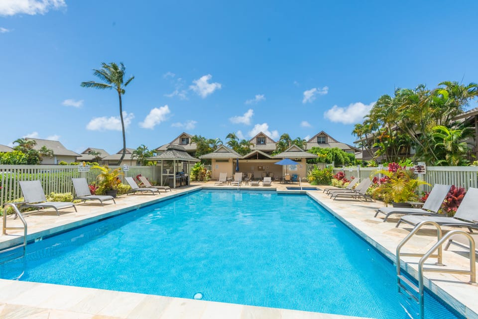 Communal Pool with Jacuzzi