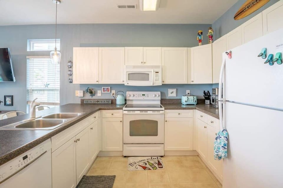 Kitchen With All Major Appliances