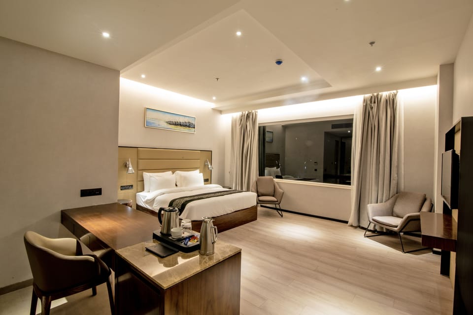 Executive Room | Egyptian cotton sheets, premium bedding, down comforters