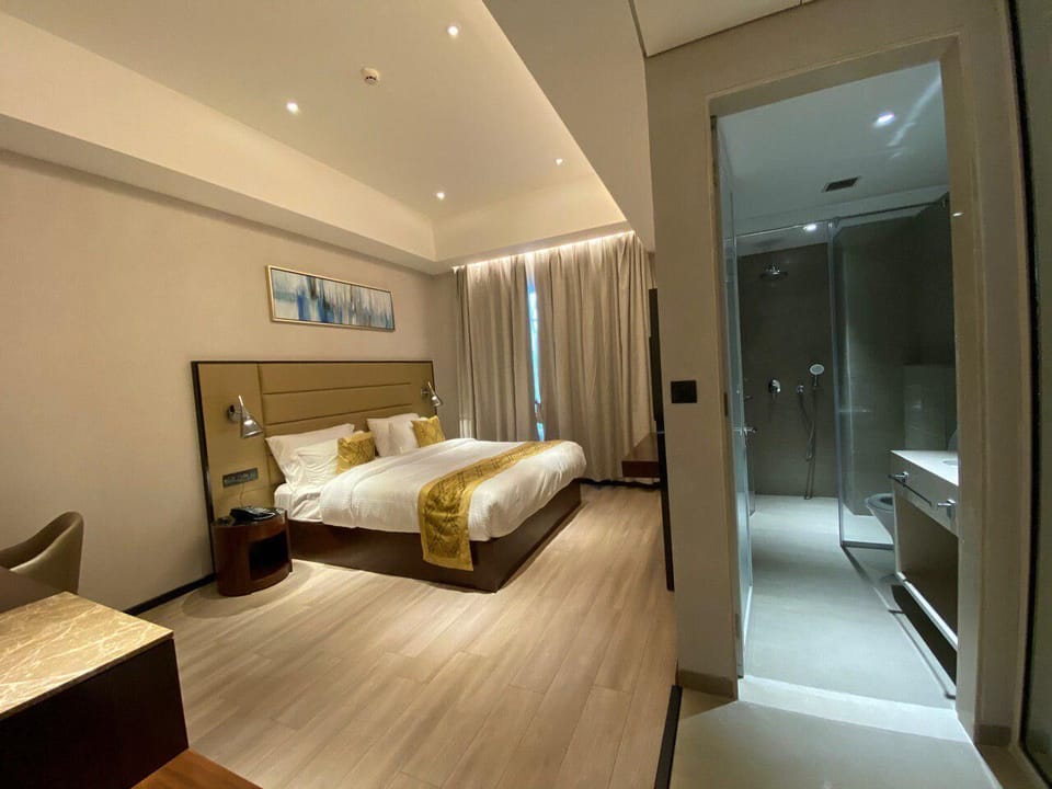 Deluxe Room | Egyptian cotton sheets, premium bedding, down comforters