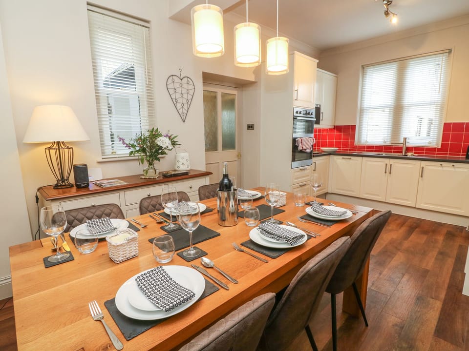 Cottage | Private kitchen | Fridge, dishwasher, electric kettle, toaster