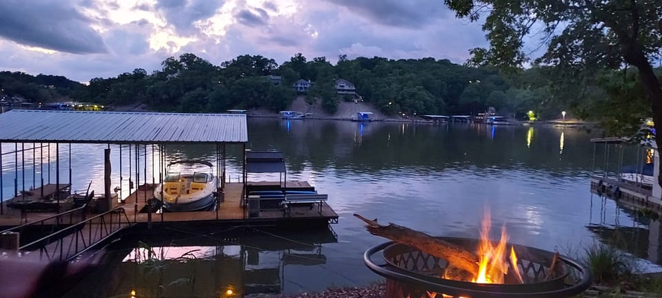 Firepit lakeside 