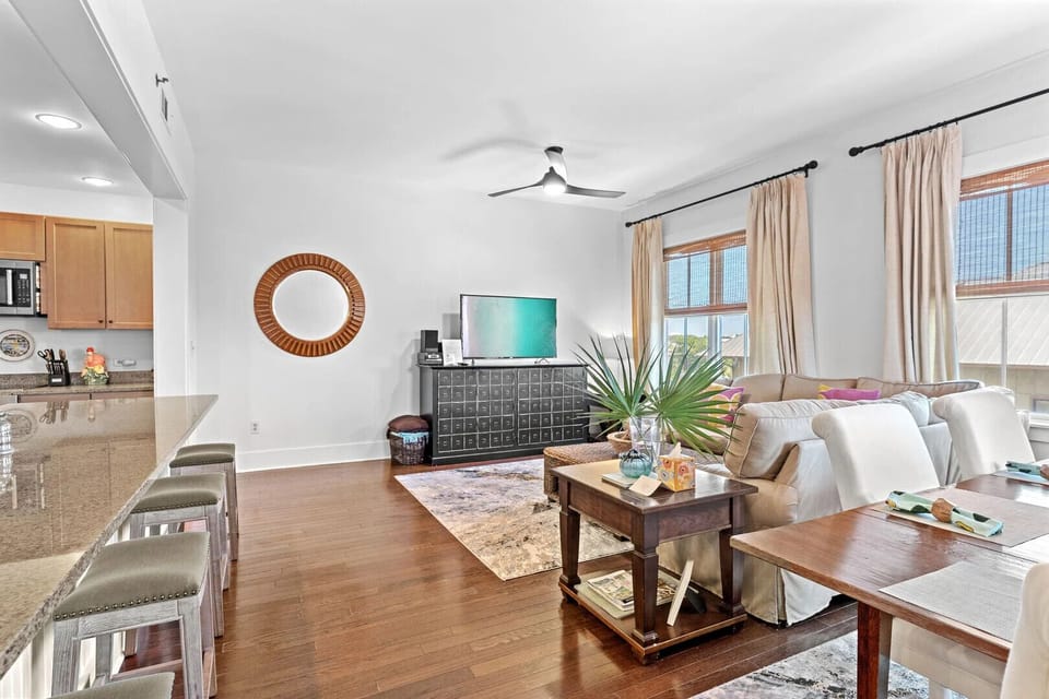 Open space layout for easy connections.