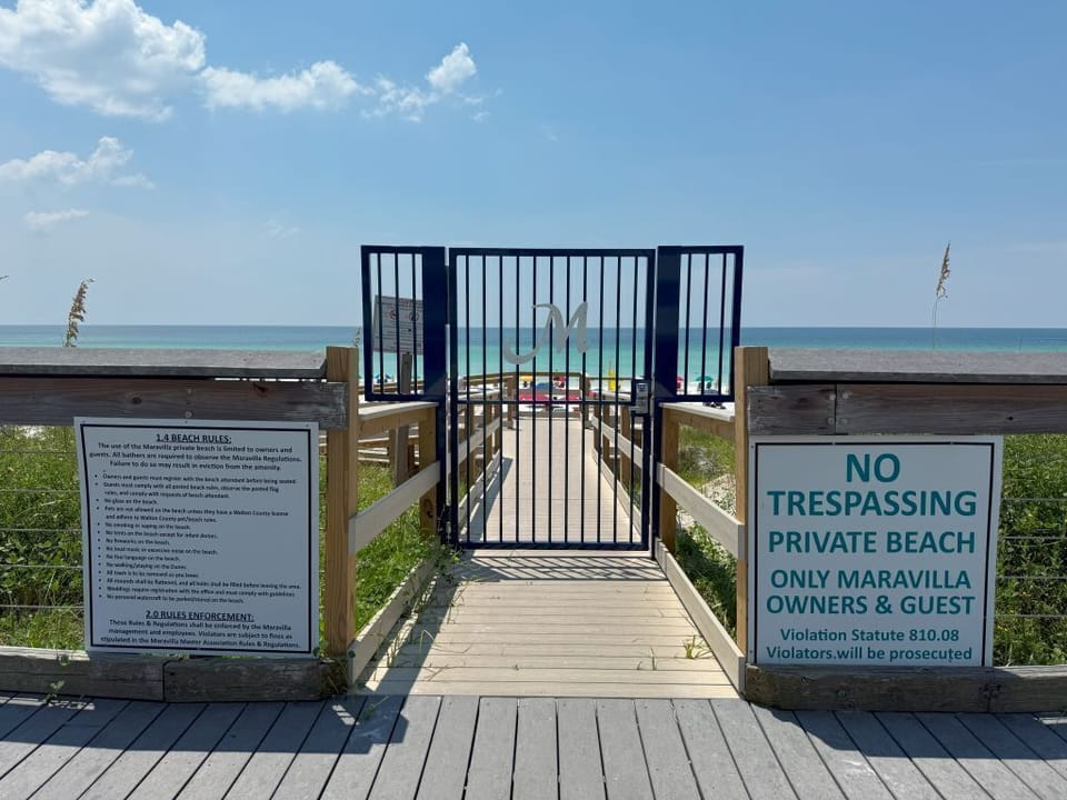 Private access to the beach - Guests and Owners only
