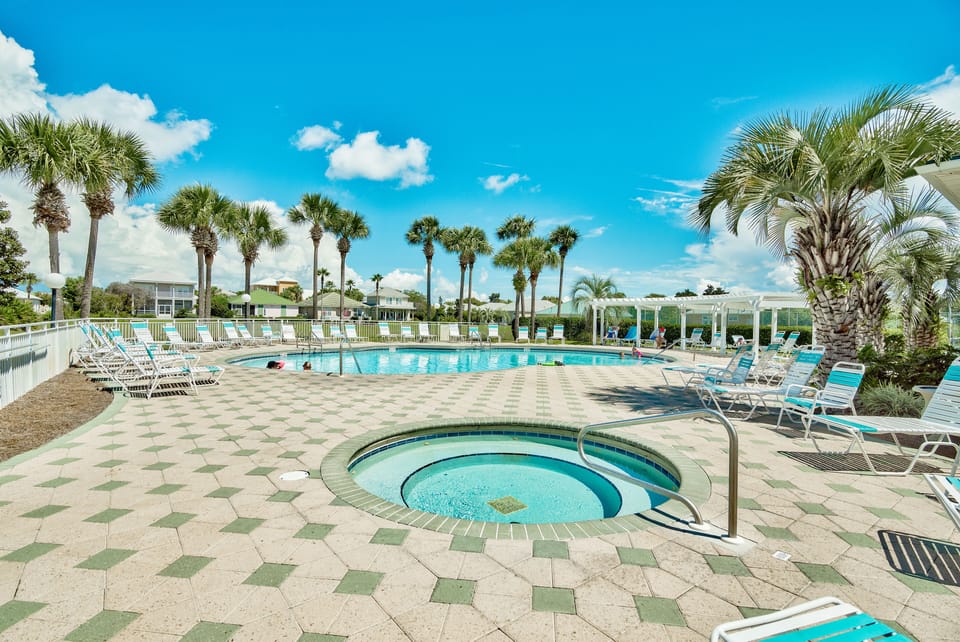 Jaccuzi & North Pool
(heated pool in the offseason/colder months)