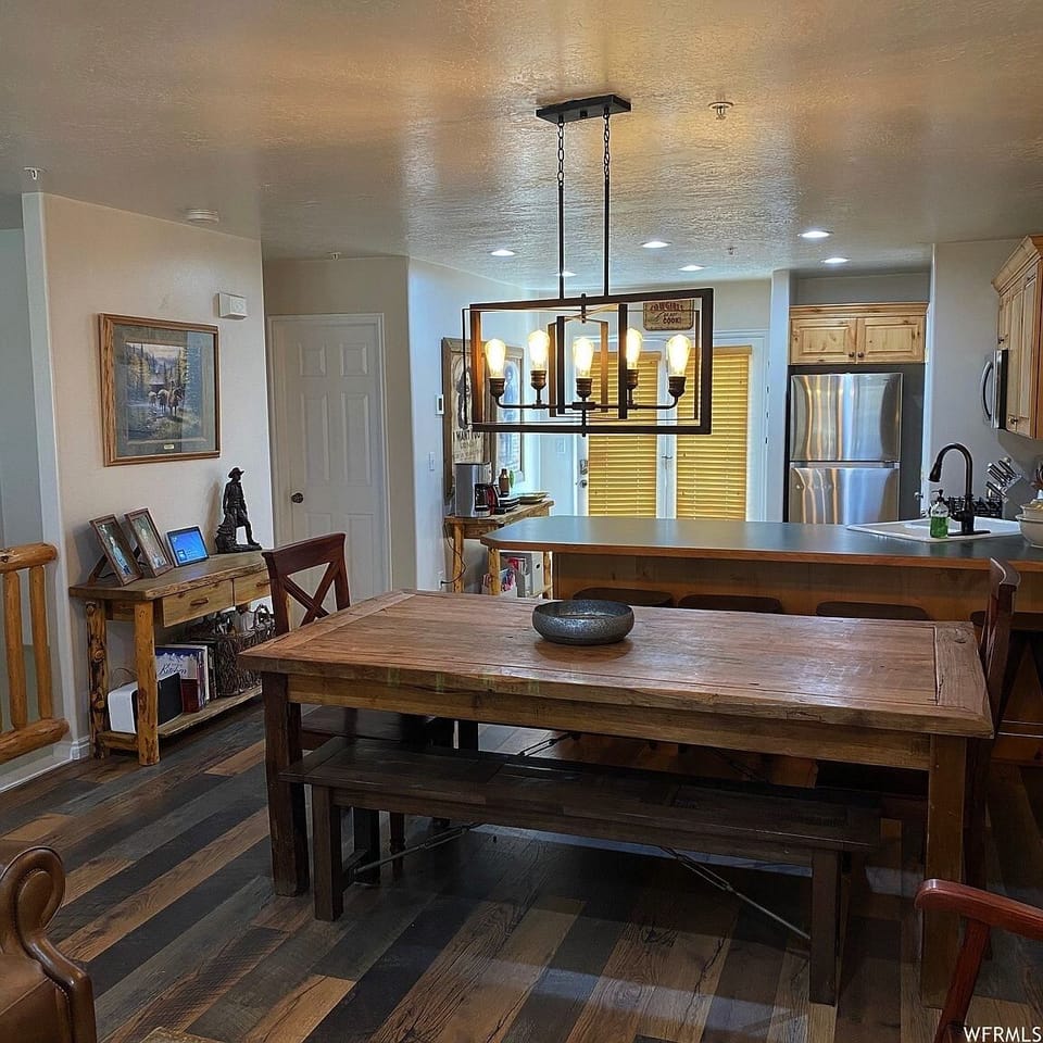 Open floor plan. 8 person dining table and new granite countertop.