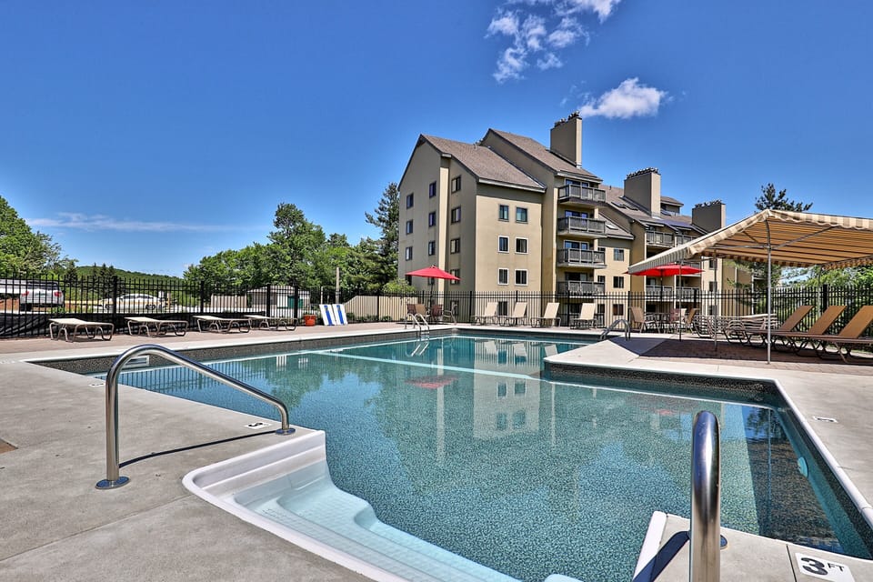 Outdoor heated pool (summer only)