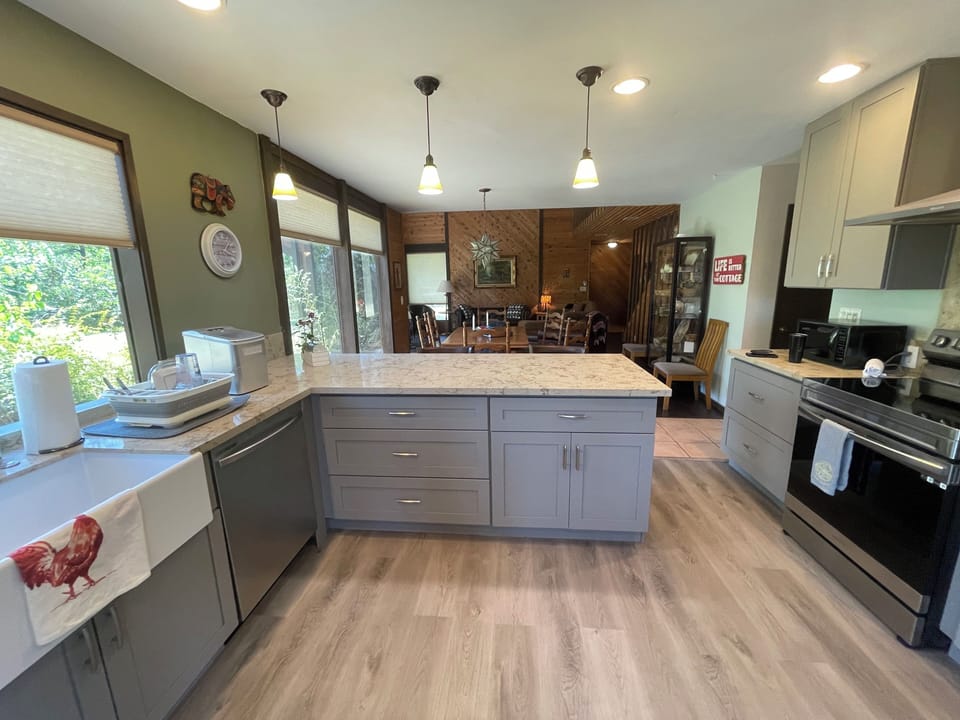 Newly renovated kitchen 2023!