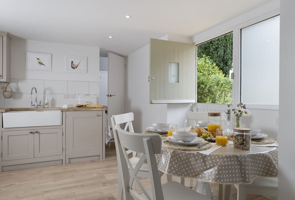 Ground floor: Kitchen with stable door leading out to the pretty gravelled area