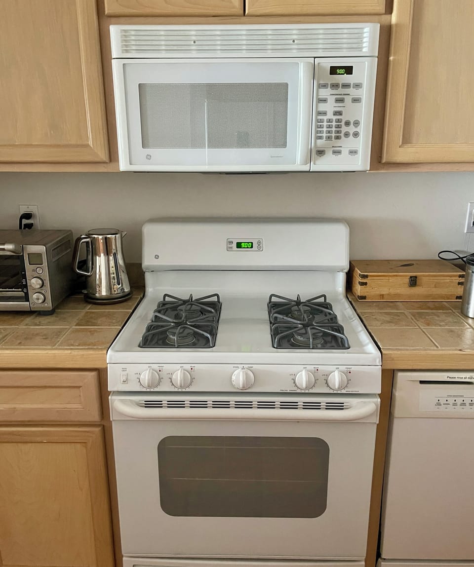 4-burner gas stove and built-in microwave