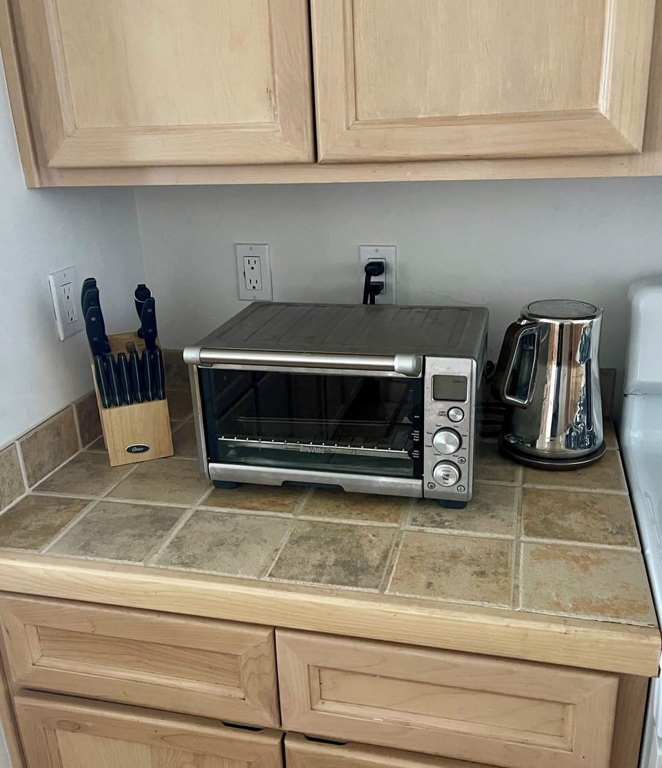 Countertop toaster oven & broiler