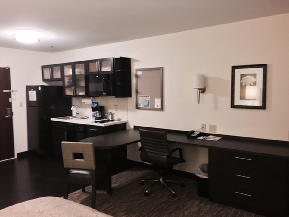 Premium bedding, desk, iron/ironing board, free WiFi
